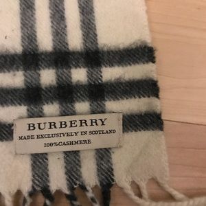 Classic cashmere Burberry scarf